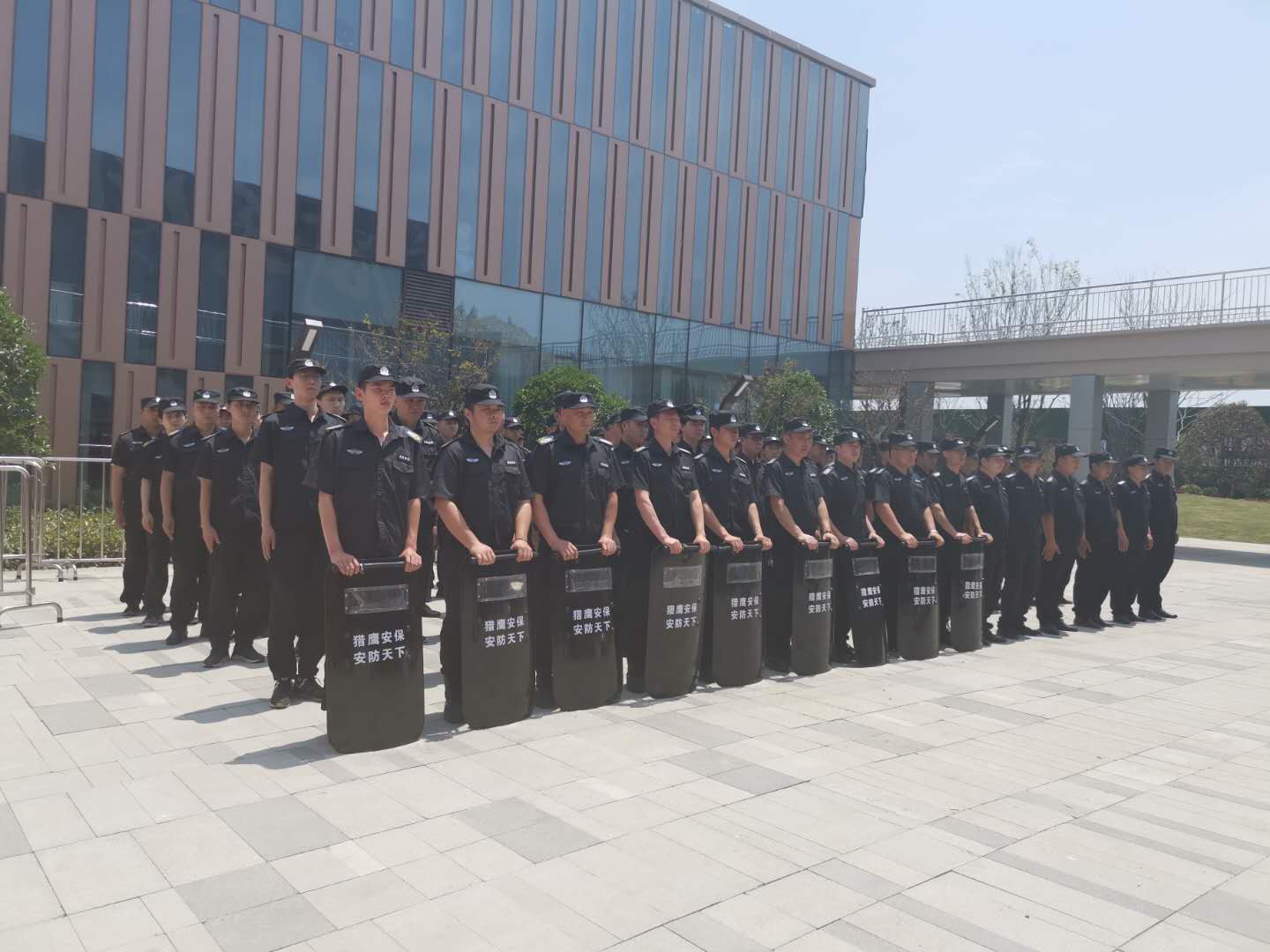 獵鷹保安祝隨州城市空間開盤大吉！