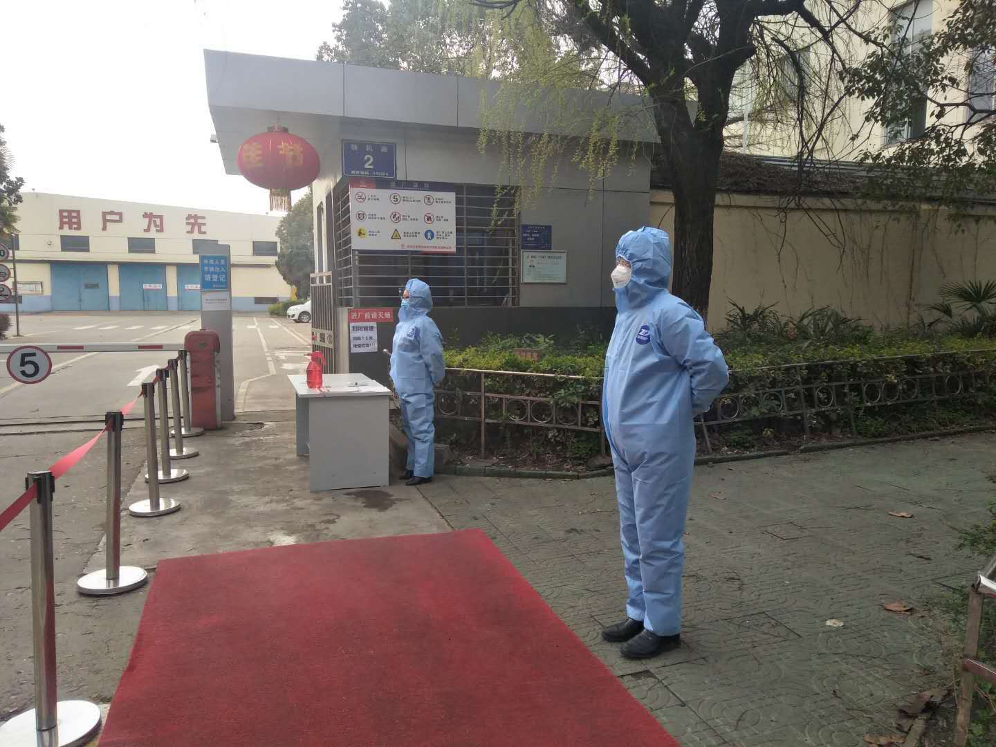 2020年疫情期間，湖北獵鷹保安公司疫情防控現(xiàn)場