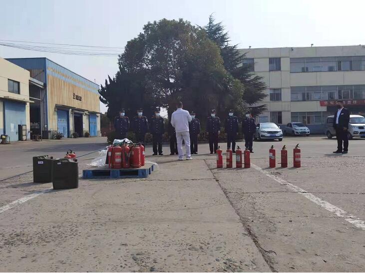 獵鷹保安公司積極組織，開展消防實(shí)戰(zhàn)演練，防患于未“燃”