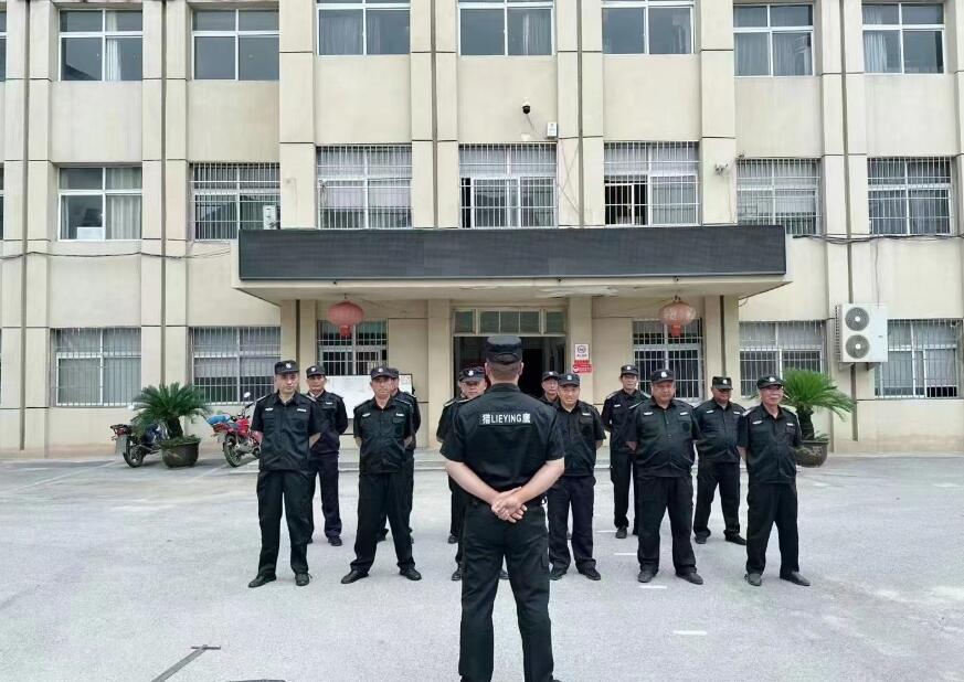 獵鷹保安對(duì)新市鎮(zhèn)所有保安隊(duì)員進(jìn)行安保實(shí)操培訓(xùn)