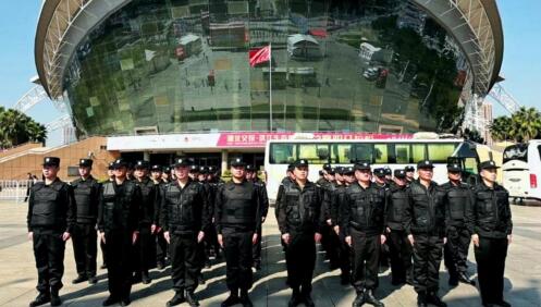 2023襄陽馬拉松在我市諸葛亮廣場激情開跑啦！