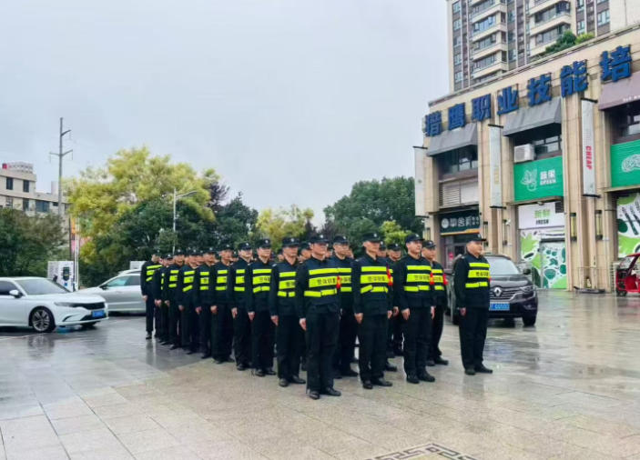 出發(fā)棗陽(yáng)體育館！籃球賽。